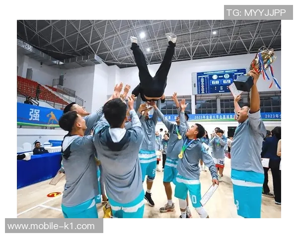 激情四溢的小型足球赛在校园内展开精彩对决各队争夺冠军荣耀的热血时刻