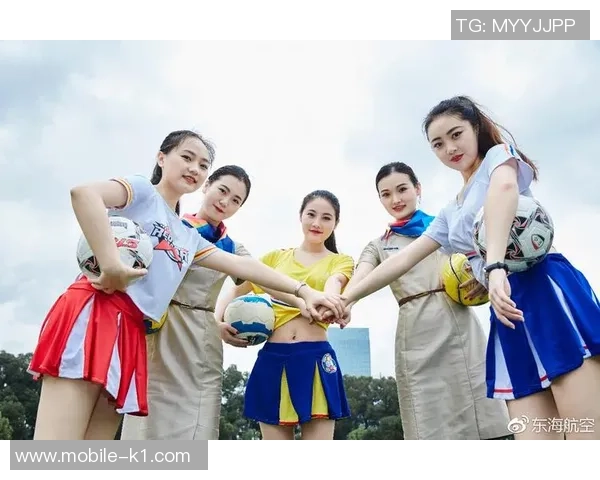 足球宝贝与足球的完美结合展现青春活力与运动魅力的精彩瞬间
